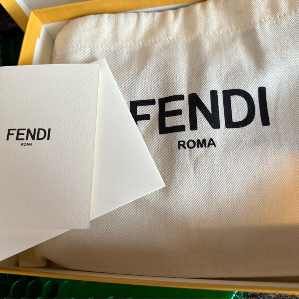 *Beautiful* Fendi - Selleria Peekaboo Long Wallet - Picture 12 of 13